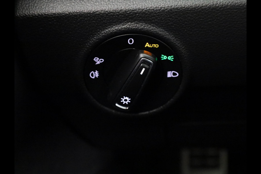 Volkswagen T-Roc 1.5 TSI R-Line Business 150 pk Automaat (DSG) | Navigatie | Panoramadak | Parkeersensoren | Achteruitrij camera | Adaptieve cruise control | Keyless | Full Led koplampen |