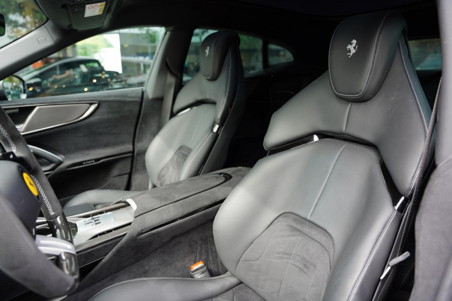 Ferrari Purosangue 6.5 V12 Full Carbon Pack Lifting Panoramadak