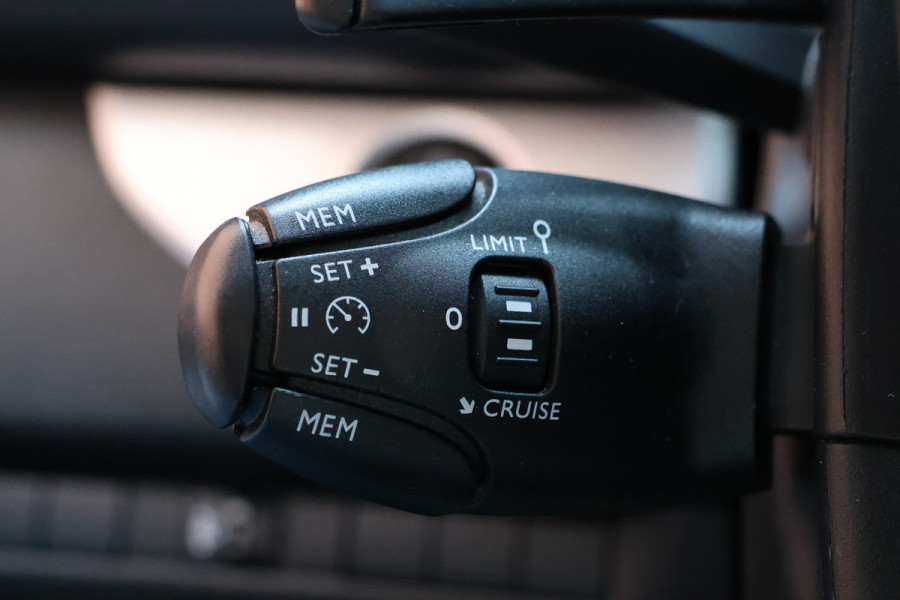 Opel Vivaro 2.0 CDTI 177 PK L3H1 DC | Dubbel Cabine | Head-Up | CarPlay | Camera | F1 Flippers | Navigatie | Trekhaak | Climate control | 5-Zitter | Nieuwe APK | NAP Logisch | NL Auto