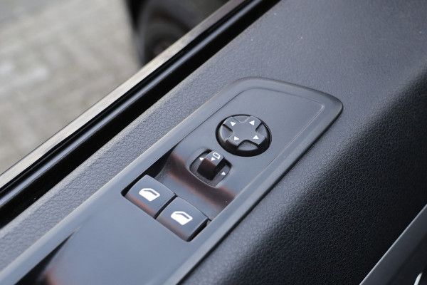 Opel Vivaro 2.0 CDTI 177 PK L3H1 DC | Dubbel Cabine | Head-Up | CarPlay | Camera | F1 Flippers | Navigatie | Trekhaak | Climate control | 5-Zitter | Nieuwe APK | NAP Logisch | NL Auto