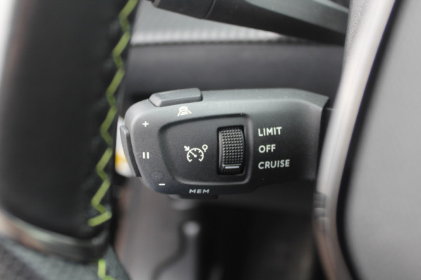 Peugeot e-208 EV GT 350 50 kWh Panoramadak / Camera / Virtual Cockpit / Half leder / Navigatie / Keyless / Cruise Control / Dodehoek detectie
