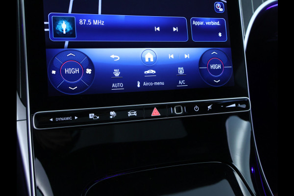 Mercedes-Benz C-Klasse Estate 300 e AMG Plug-In Hybride Panorama Schuif-Kanteldak | Trekhaak | Digital Light | 360° camera | Easy Pack Achterklep | Apple CarPlay. Inclusief 24 maanden MB Certified garantie voor Europa.