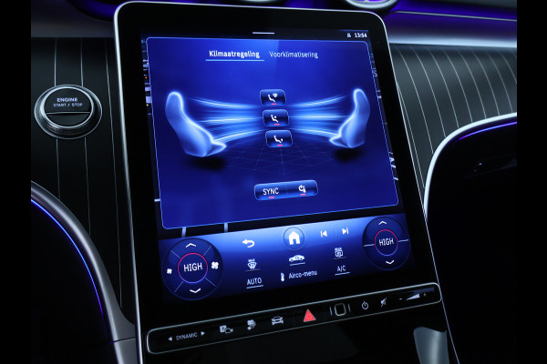 Mercedes-Benz C-Klasse Estate 300 e AMG Plug-In Hybride Panorama Schuif-Kanteldak | Trekhaak | Digital Light | 360° camera | Easy Pack Achterklep | Apple CarPlay. Inclusief 24 maanden MB Certified garantie voor Europa.