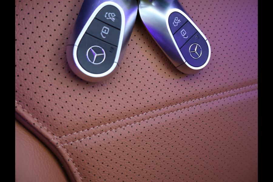 Mercedes-Benz C-Klasse Estate 300 e AMG Plug-In Hybride Panorama Schuif-Kanteldak | Trekhaak | Digital Light | 360° camera | Easy Pack Achterklep | Apple CarPlay. Inclusief 24 maanden MB Certified garantie voor Europa.