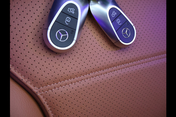 Mercedes-Benz C-Klasse Estate 300 e AMG Plug-In Hybride Panorama Schuif-Kanteldak | Trekhaak | Digital Light | 360° camera | Easy Pack Achterklep | Apple CarPlay. Inclusief 24 maanden MB Certified garantie voor Europa.