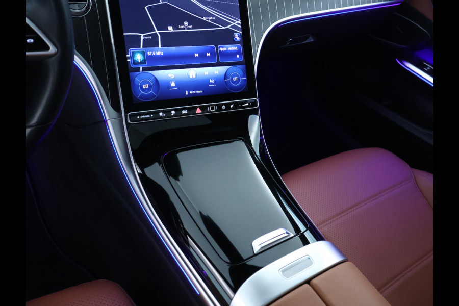 Mercedes-Benz C-Klasse Estate 300 e AMG Plug-In Hybride Panorama Schuif-Kanteldak | Trekhaak | Digital Light | 360° camera | Easy Pack Achterklep | Apple CarPlay. Inclusief 24 maanden MB Certified garantie voor Europa.