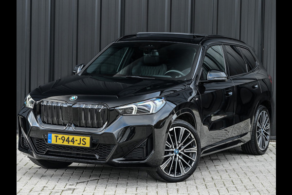 BMW iX1 XDRIVE 30 LAUNCH EDITION 67 kWh | M-SPORT | NL-AUTO | COMFORT ACCESS | PANORAMADAK | 360 CAMERA | HARMAN/KARDON | HEAD-UP | VIRT