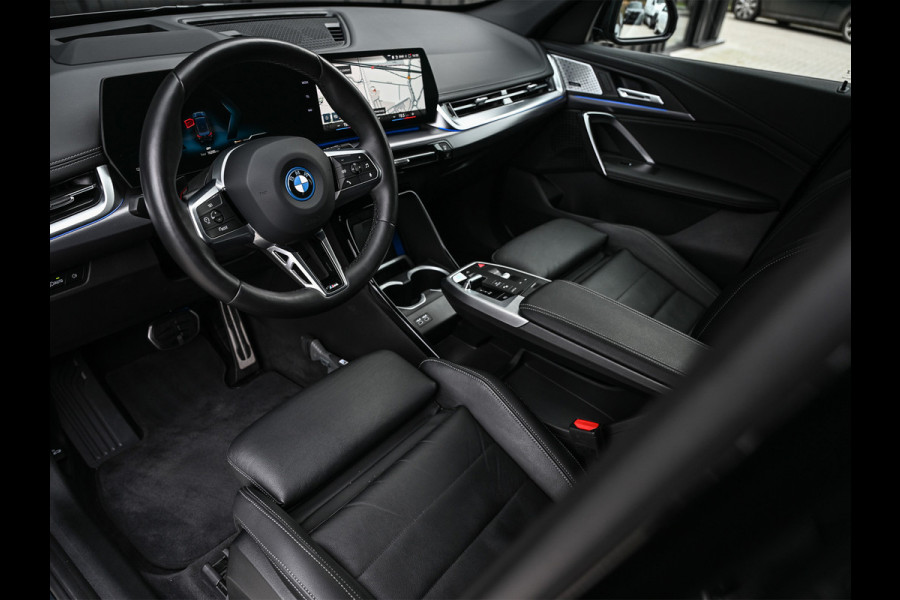 BMW iX1 XDRIVE 30 LAUNCH EDITION 67 kWh | M-SPORT | NL-AUTO | COMFORT ACCESS | PANORAMADAK | 360 CAMERA | HARMAN/KARDON | HEAD-UP | VIRT