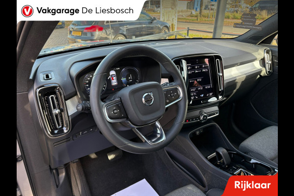 Volvo XC40 1.5 T4 Plug-in hybrid Plus Dark / Panorama-dak / Harman-Kardon / camera / stuur en stoel verwarming