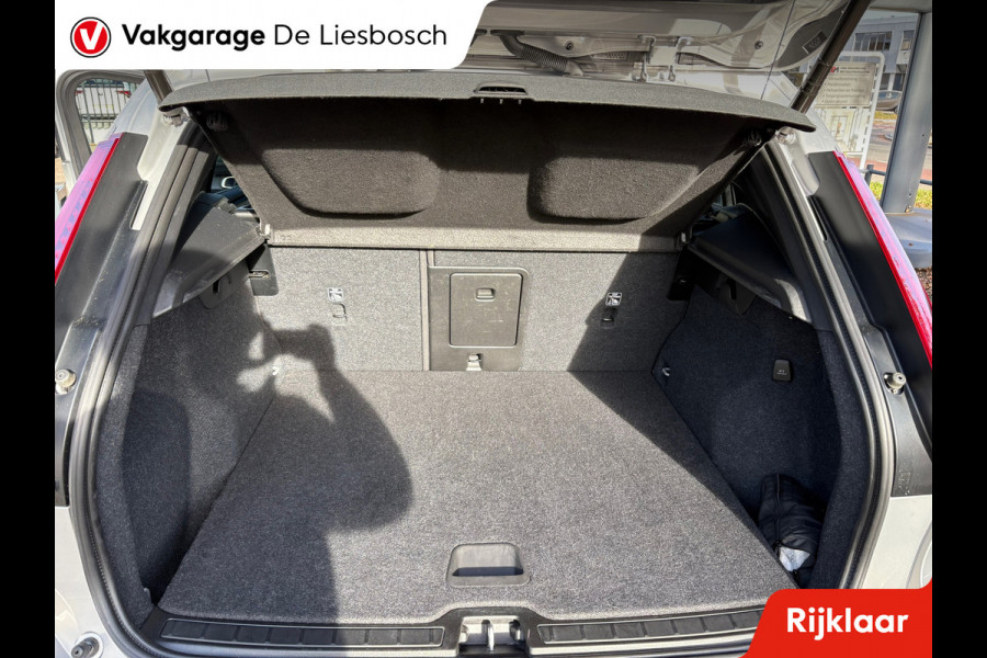 Volvo XC40 1.5 T4 Plug-in hybrid Plus Dark / Panorama-dak / Harman-Kardon / camera / stuur en stoel verwarming