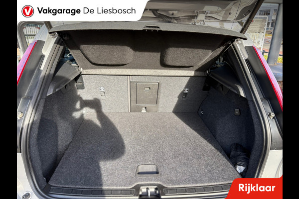 Volvo XC40 1.5 T4 Plug-in hybrid Plus Dark / Panorama-dak / Harman-Kardon / camera / stuur en stoel verwarming