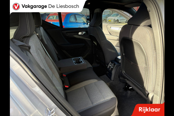 Volvo XC40 1.5 T4 Plug-in hybrid Plus Dark / Panorama-dak / Harman-Kardon / camera / stuur en stoel verwarming