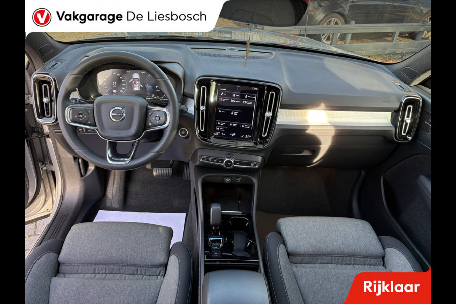 Volvo XC40 1.5 T4 Plug-in hybrid Plus Dark / Panorama-dak / Harman-Kardon / camera / stuur en stoel verwarming