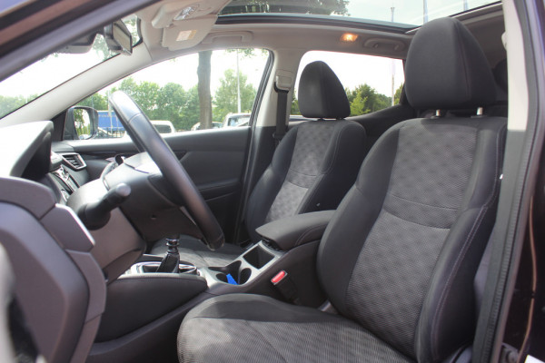 Nissan QASHQAI 1.2 N-Connecta / Trekhaak / Panoramadak / 360Camera / 18'' / Keyless / Navigatie / Getint glas / DAB / Cruise Control