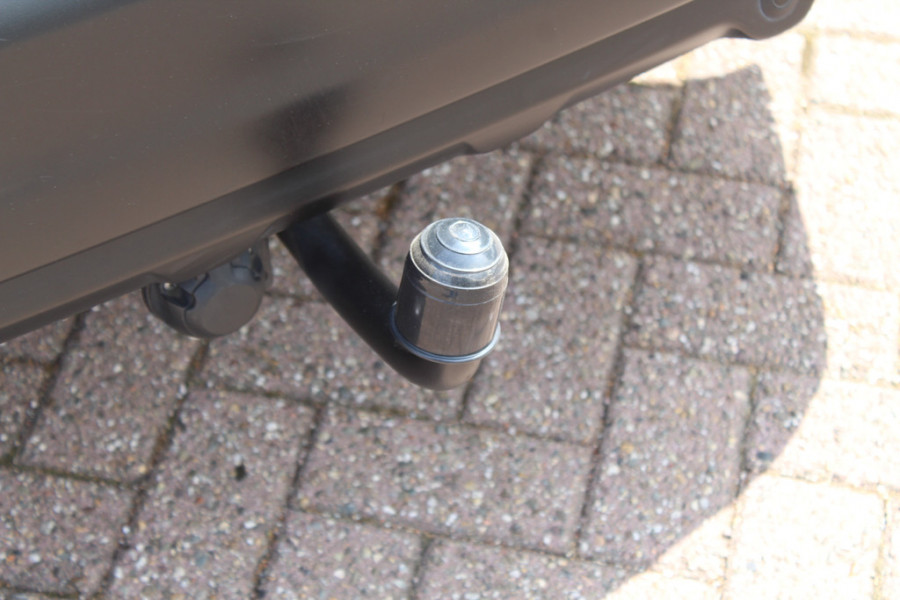 Nissan QASHQAI 1.2 N-Connecta / Trekhaak / Panoramadak / 360Camera / 18'' / Keyless / Navigatie / Getint glas / DAB / Cruise Control