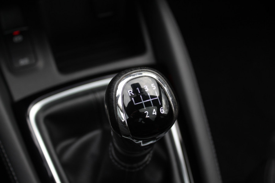 Nissan QASHQAI 1.2 N-Connecta / Trekhaak / Panoramadak / 360Camera / 18'' / Keyless / Navigatie / Getint glas / DAB / Cruise Control