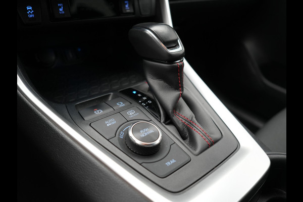 Toyota RAV4 2.5 Plug-in Hybrid AWD Dynamic 306pk Dealer O.H PHEV | Adaptive Cruise | Trekhaak | Sportstoelen Verwarmd | Camera | Apple Carplay | 18"L.M | Keyless | Stuurverwarming | Navigatie |