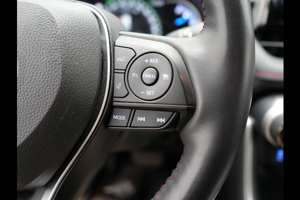 Toyota RAV4 2.5 Plug-in Hybrid AWD Dynamic 306pk Dealer O.H PHEV | Adaptive Cruise | Trekhaak | Sportstoelen Verwarmd | Camera | Apple Carplay | 18"L.M | Keyless | Stuurverwarming | Navigatie |