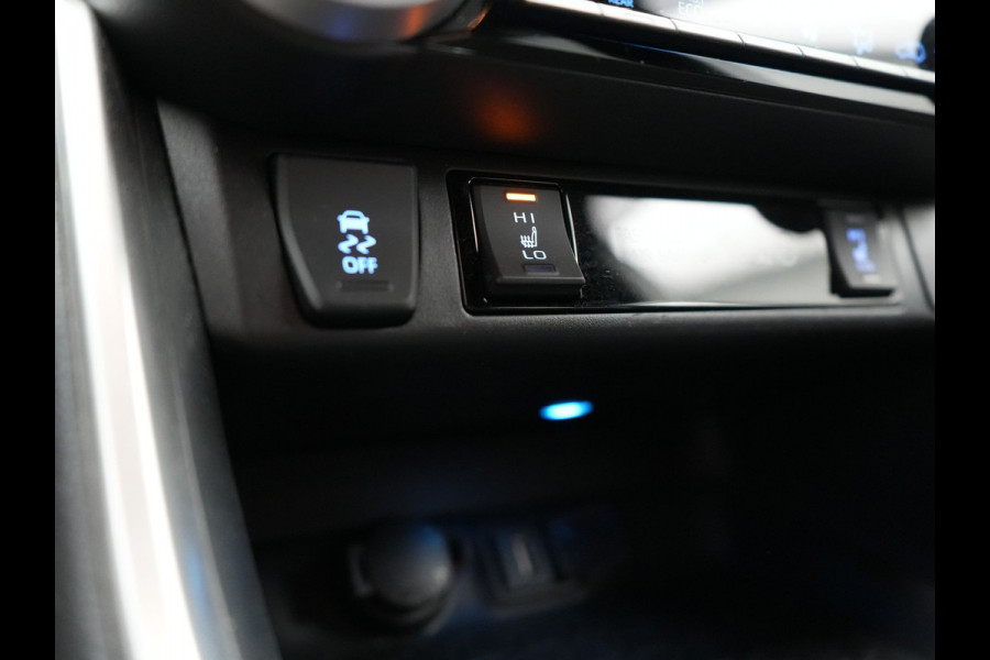 Toyota RAV4 2.5 Plug-in Hybrid AWD Dynamic 306pk Dealer O.H PHEV | Adaptive Cruise | Trekhaak | Sportstoelen Verwarmd | Camera | Apple Carplay | 18"L.M | Keyless | Stuurverwarming | Navigatie |