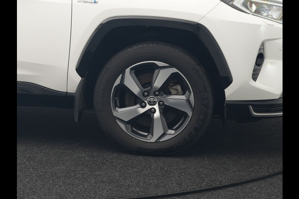 Toyota RAV4 2.5 Plug-in Hybrid AWD Dynamic 306pk Dealer O.H PHEV | Adaptive Cruise | Trekhaak | Sportstoelen Verwarmd | Camera | Apple Carplay | 18"L.M | Keyless | Stuurverwarming | Navigatie |
