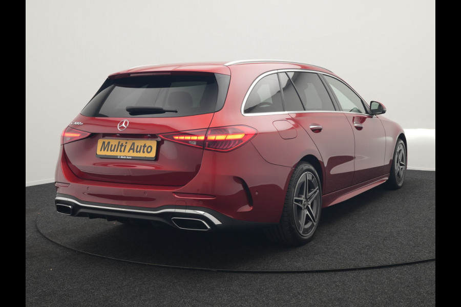 Mercedes-Benz C-Klasse Estate 300 e AMG Line Plug In Hybrid 313pk Dealer O.H PHEV | Trekhaak af Fabriek | Adaptive Cruise | 360 Camera | Digital LED | Burmester Soundsystem | Alcantara Sportstoelen Verwarmd | Sfeerverlichting | Keyless |