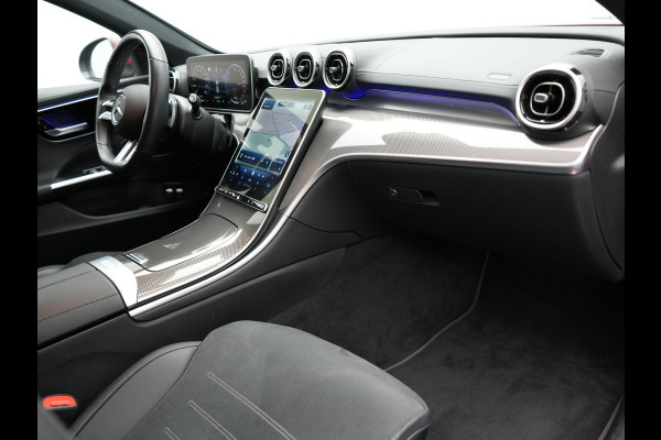 Mercedes-Benz C-Klasse Estate 300 e AMG Line Plug In Hybrid 313pk Dealer O.H PHEV | Trekhaak af Fabriek | Adaptive Cruise | 360 Camera | Digital LED | Burmester Soundsystem | Alcantara Sportstoelen Verwarmd | Sfeerverlichting | Keyless |