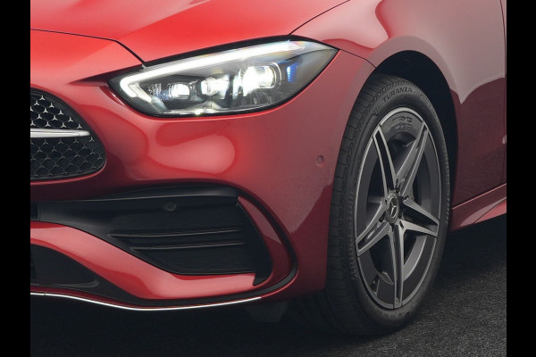 Mercedes-Benz C-Klasse Estate 300 e AMG Line Plug In Hybrid 313pk Dealer O.H PHEV | Trekhaak af Fabriek | Adaptive Cruise | 360 Camera | Digital LED | Burmester Soundsystem | Alcantara Sportstoelen Verwarmd | Sfeerverlichting | Keyless |
