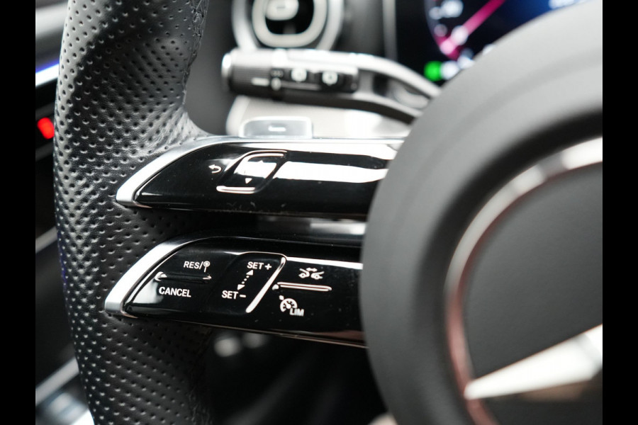 Mercedes-Benz C-Klasse Estate 300 e AMG Line Plug In Hybrid 313pk Dealer O.H PHEV | Trekhaak af Fabriek | Adaptive Cruise | 360 Camera | Digital LED | Burmester Soundsystem | Alcantara Sportstoelen Verwarmd | Sfeerverlichting | Keyless |