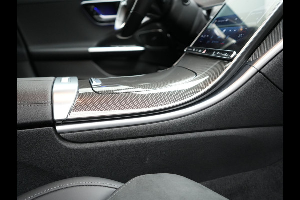 Mercedes-Benz C-Klasse Estate 300 e AMG Line Plug In Hybrid 313pk Dealer O.H PHEV | Trekhaak af Fabriek | Adaptive Cruise | 360 Camera | Digital LED | Burmester Soundsystem | Alcantara Sportstoelen Verwarmd | Sfeerverlichting | Keyless |