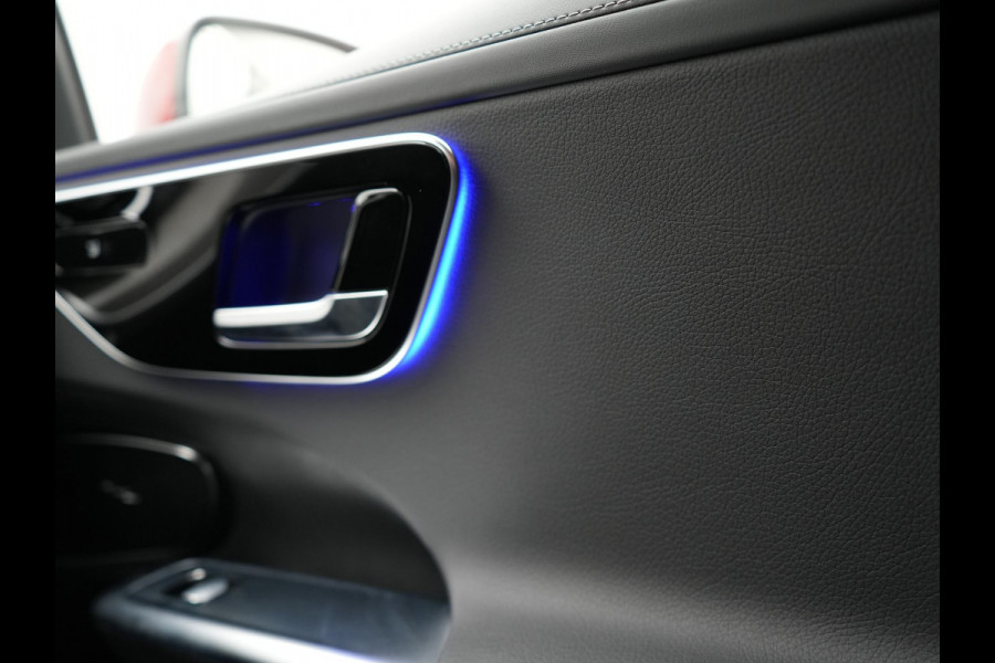 Mercedes-Benz C-Klasse Estate 300 e AMG Line Plug In Hybrid 313pk Dealer O.H PHEV | Trekhaak af Fabriek | Adaptive Cruise | 360 Camera | Digital LED | Burmester Soundsystem | Alcantara Sportstoelen Verwarmd | Sfeerverlichting | Keyless |