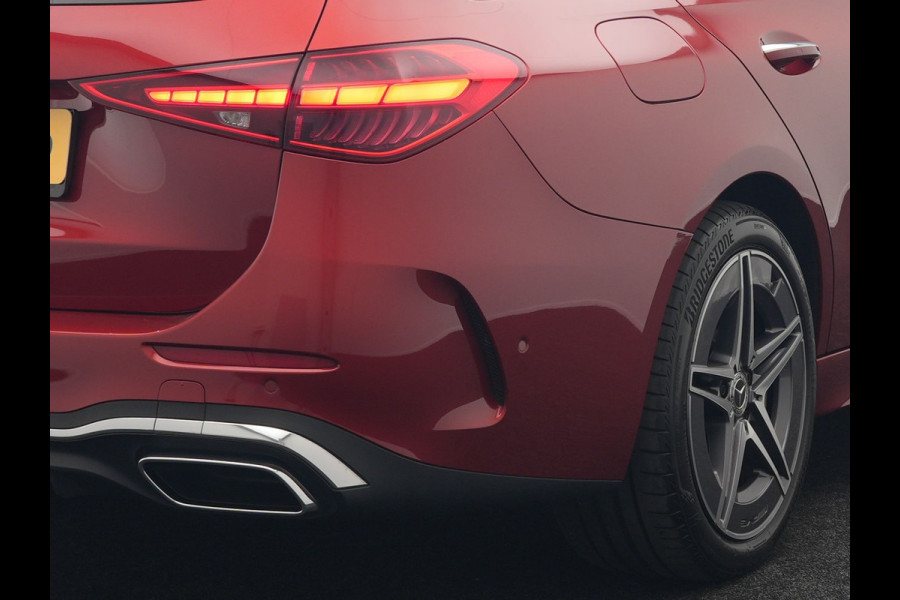 Mercedes-Benz C-Klasse Estate 300 e AMG Line Plug In Hybrid 313pk Dealer O.H PHEV | Trekhaak af Fabriek | Adaptive Cruise | 360 Camera | Digital LED | Burmester Soundsystem | Alcantara Sportstoelen Verwarmd | Sfeerverlichting | Keyless |