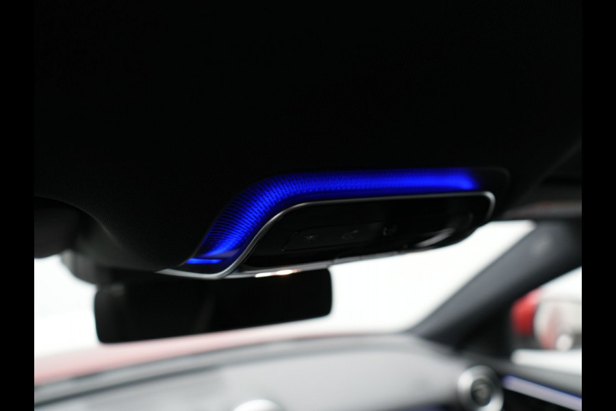 Mercedes-Benz C-Klasse Estate 300 e AMG Line Plug In Hybrid 313pk Dealer O.H PHEV | Trekhaak af Fabriek | Adaptive Cruise | 360 Camera | Digital LED | Burmester Soundsystem | Alcantara Sportstoelen Verwarmd | Sfeerverlichting | Keyless |