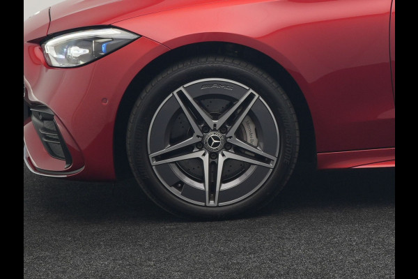 Mercedes-Benz C-Klasse Estate 300 e AMG Line Plug In Hybrid 313pk Dealer O.H PHEV | Trekhaak af Fabriek | Adaptive Cruise | 360 Camera | Digital LED | Burmester Soundsystem | Alcantara Sportstoelen Verwarmd | Sfeerverlichting | Keyless |