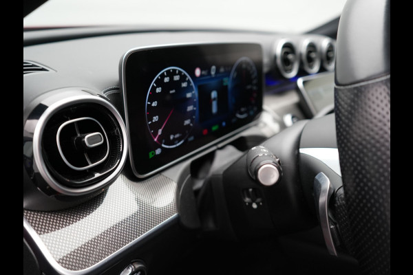 Mercedes-Benz C-Klasse Estate 300 e AMG Line Plug In Hybrid 313pk Dealer O.H PHEV | Trekhaak af Fabriek | Adaptive Cruise | 360 Camera | Digital LED | Burmester Soundsystem | Alcantara Sportstoelen Verwarmd | Sfeerverlichting | Keyless |