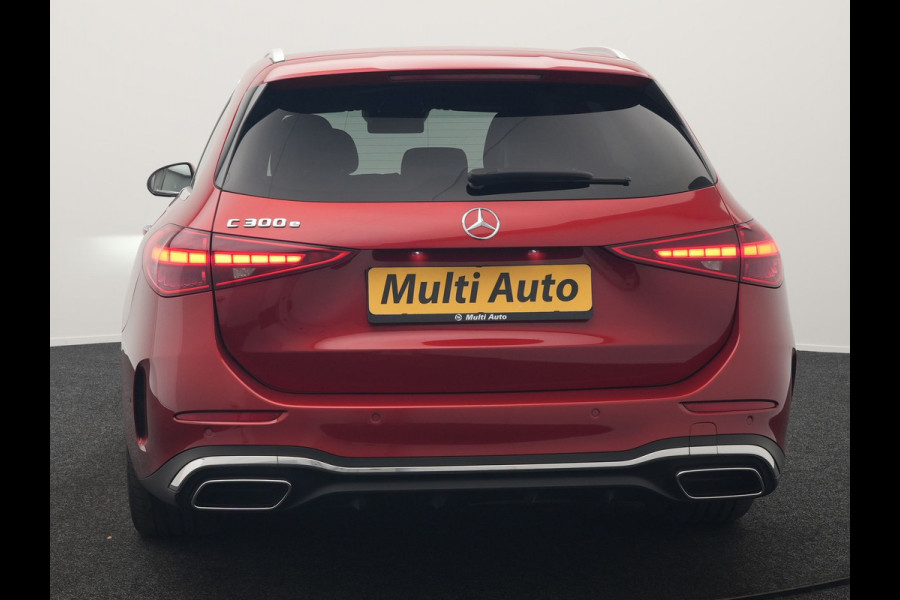 Mercedes-Benz C-Klasse Estate 300 e AMG Line Plug In Hybrid 313pk Dealer O.H PHEV | Trekhaak af Fabriek | Adaptive Cruise | 360 Camera | Digital LED | Burmester Soundsystem | Alcantara Sportstoelen Verwarmd | Sfeerverlichting | Keyless |