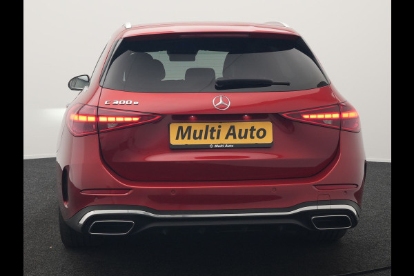 Mercedes-Benz C-Klasse Estate 300 e AMG Line Plug In Hybrid 313pk Dealer O.H PHEV | Trekhaak af Fabriek | Adaptive Cruise | 360 Camera | Digital LED | Burmester Soundsystem | Alcantara Sportstoelen Verwarmd | Sfeerverlichting | Keyless |