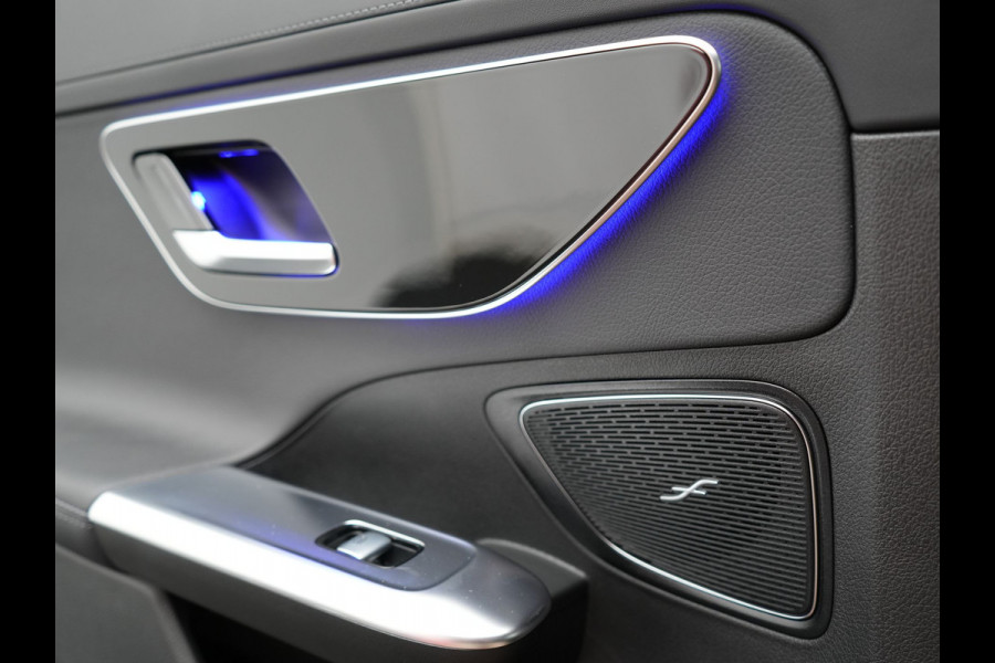 Mercedes-Benz C-Klasse Estate 300 e AMG Line Plug In Hybrid 313pk Dealer O.H PHEV | Trekhaak af Fabriek | Adaptive Cruise | 360 Camera | Digital LED | Burmester Soundsystem | Alcantara Sportstoelen Verwarmd | Sfeerverlichting | Keyless |
