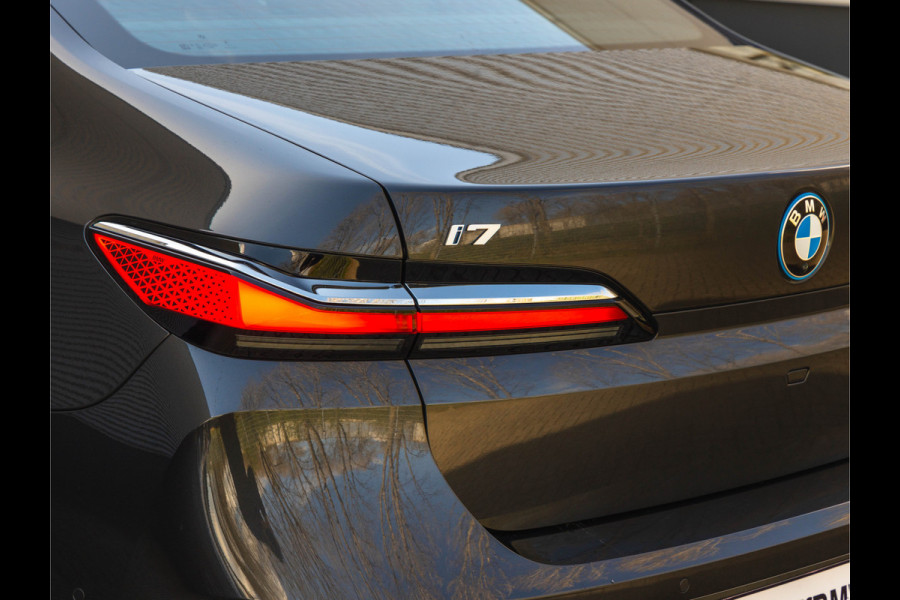 BMW i7 xDrive60 - Bowers & Wilkins - Automatische Deuren - Stoelventilatie + Massage