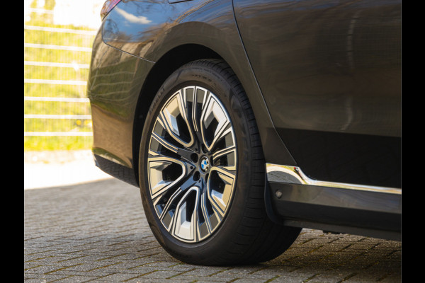 BMW i7 xDrive60 - Bowers & Wilkins - Automatische Deuren - Stoelventilatie + Massage