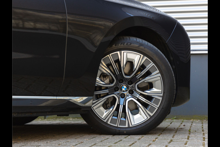 BMW i7 xDrive60 - Bowers & Wilkins - Automatische Deuren - Stoelventilatie + Massage