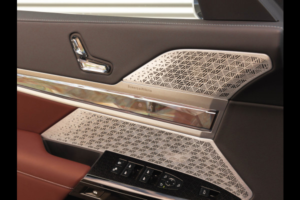 BMW i7 xDrive60 - Bowers & Wilkins - Automatische Deuren - Stoelventilatie + Massage