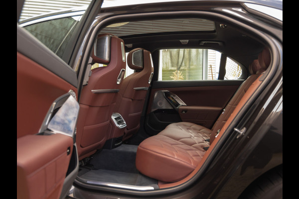 BMW i7 xDrive60 - Bowers & Wilkins - Automatische Deuren - Stoelventilatie + Massage