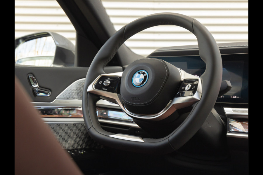 BMW i7 xDrive60 - Bowers & Wilkins - Automatische Deuren - Stoelventilatie + Massage