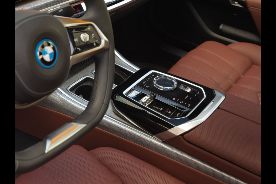 BMW i7 xDrive60 - Bowers & Wilkins - Automatische Deuren - Stoelventilatie + Massage