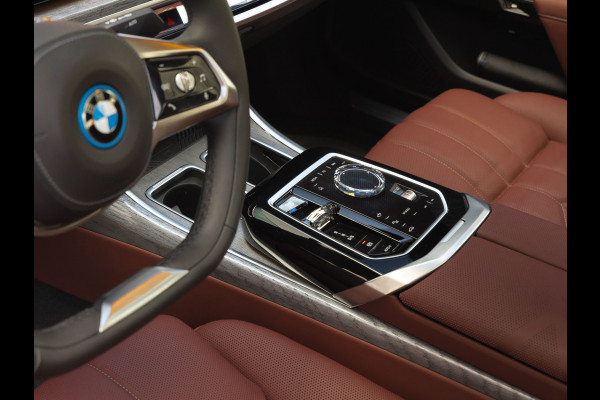 BMW i7 xDrive60 - Bowers & Wilkins - Automatische Deuren - Stoelventilatie + Massage