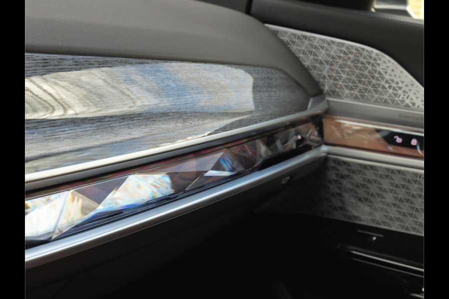 BMW i7 xDrive60 - Bowers & Wilkins - Automatische Deuren - Stoelventilatie + Massage