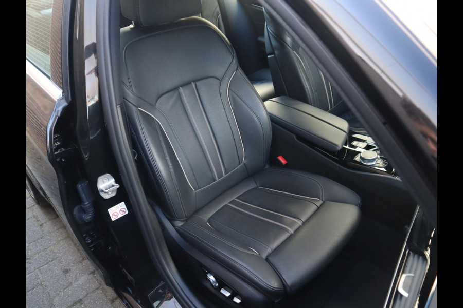 BMW 5 Serie Sedan 520i High Executive Luxury Line Automaat / Navigatiesysteem Professional / Comfortstoelen / Hifi / LED / Stoelverwarming / Head-Up Display / Neerklapbare Achterbank / Parkeersensoren voor+achter / Chrome Line