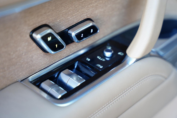 Land Rover Range Rover P 550 E SV Sunset Gold / Leather SV Beige Brown