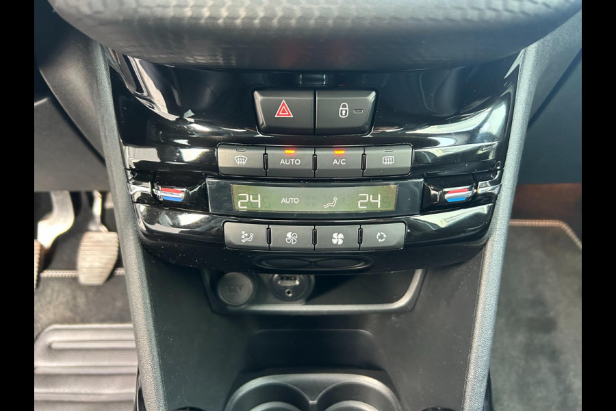 Peugeot 2008 1.2 PureTech GT-line | CARPLAY | PANO | TREKHAAK | NAVI | BLUETOOTH | AUX/USB | CC | PDC | APK T/M 20-10-2026 | TOP