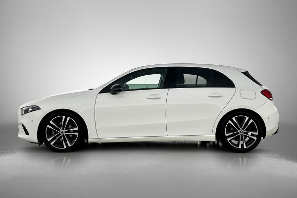 Mercedes-Benz A-Klasse 180 Business Solution AMG (PANORAMADAK, SFEERVERLICHTING, STOELVERWARMING, GOED ONDERHOUDEN)